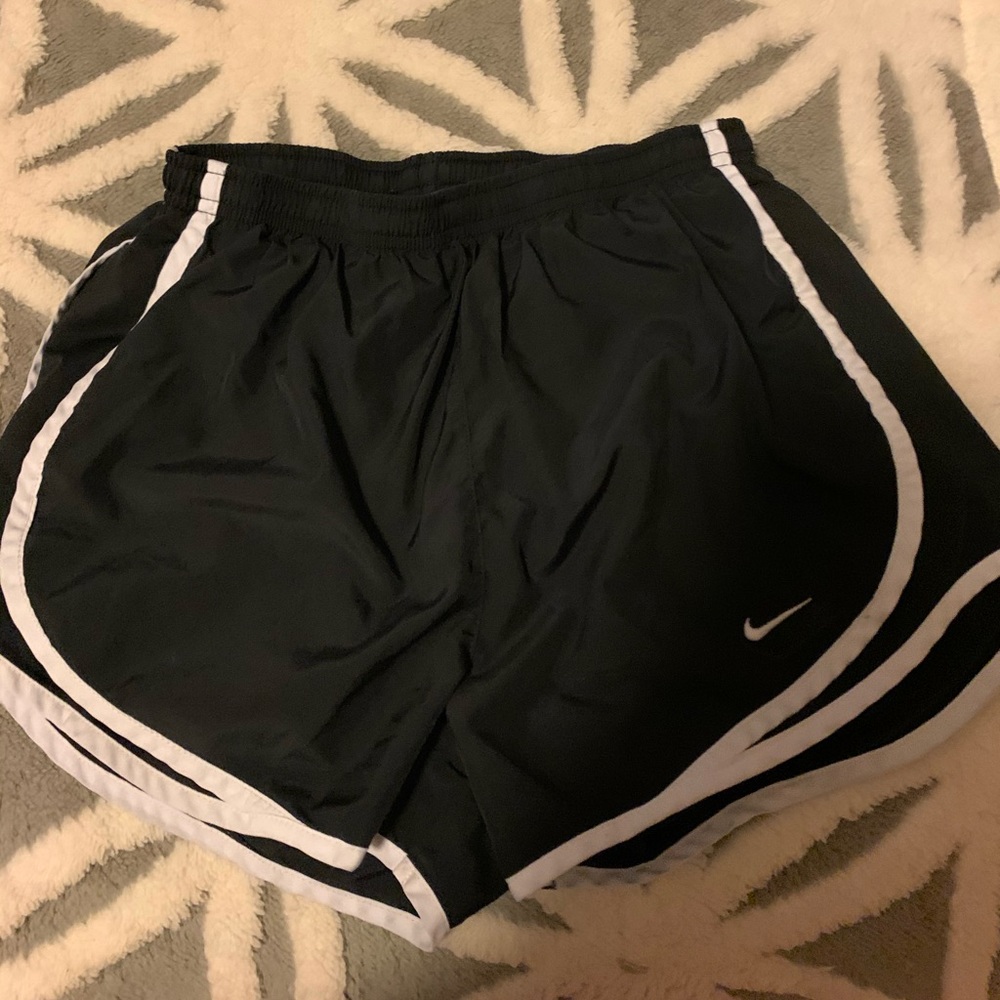 SMALL BLACK AND WHITE SHORTS